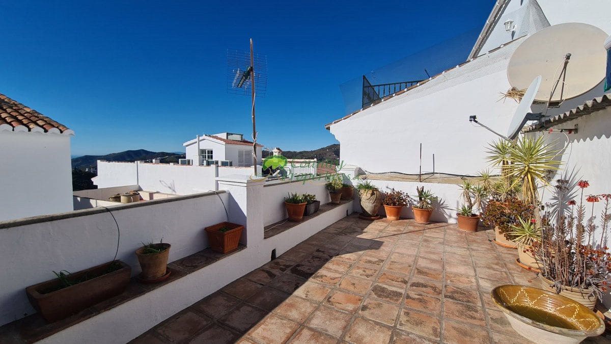 5 bedroom Townhouse for sale in Competa - € 230,000 (Ref: 8544461)