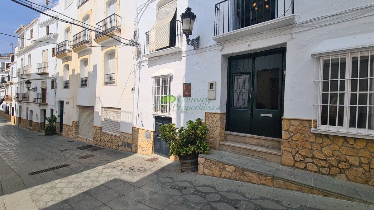 5 bedroom Townhouse for sale in Competa - € 230,000 (Ref: 8544461)