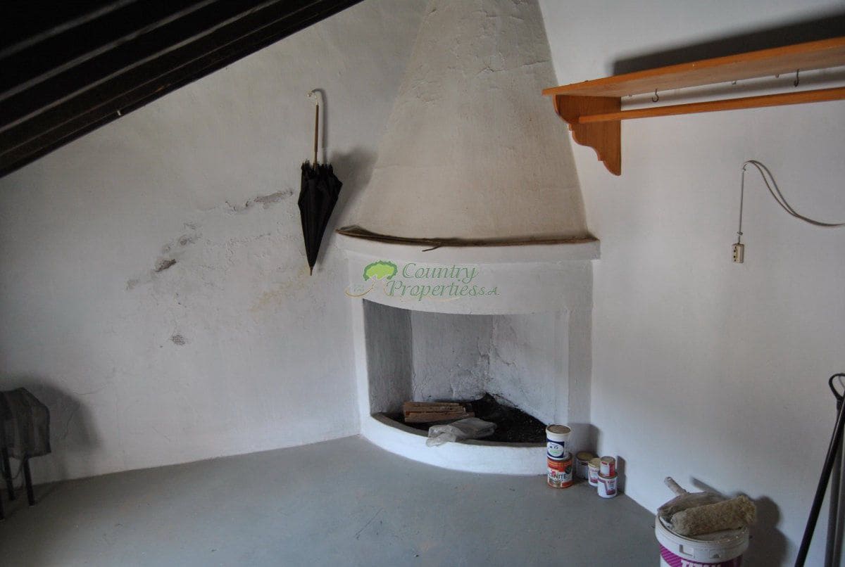 4 soveværelse Byhus til salg i Competa - € 99.000 (Ref: 8572138)