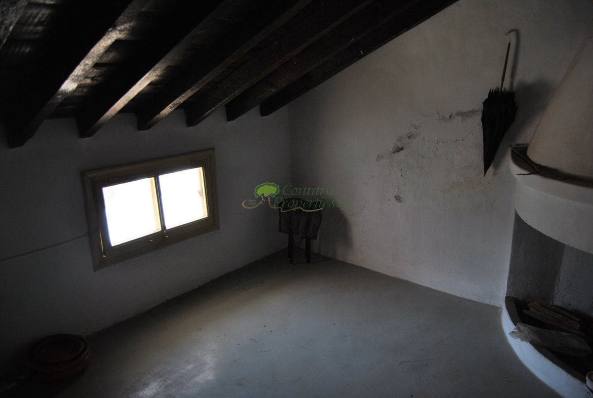 4 soveværelse Byhus til salg i Competa - € 99.000 (Ref: 8572138)