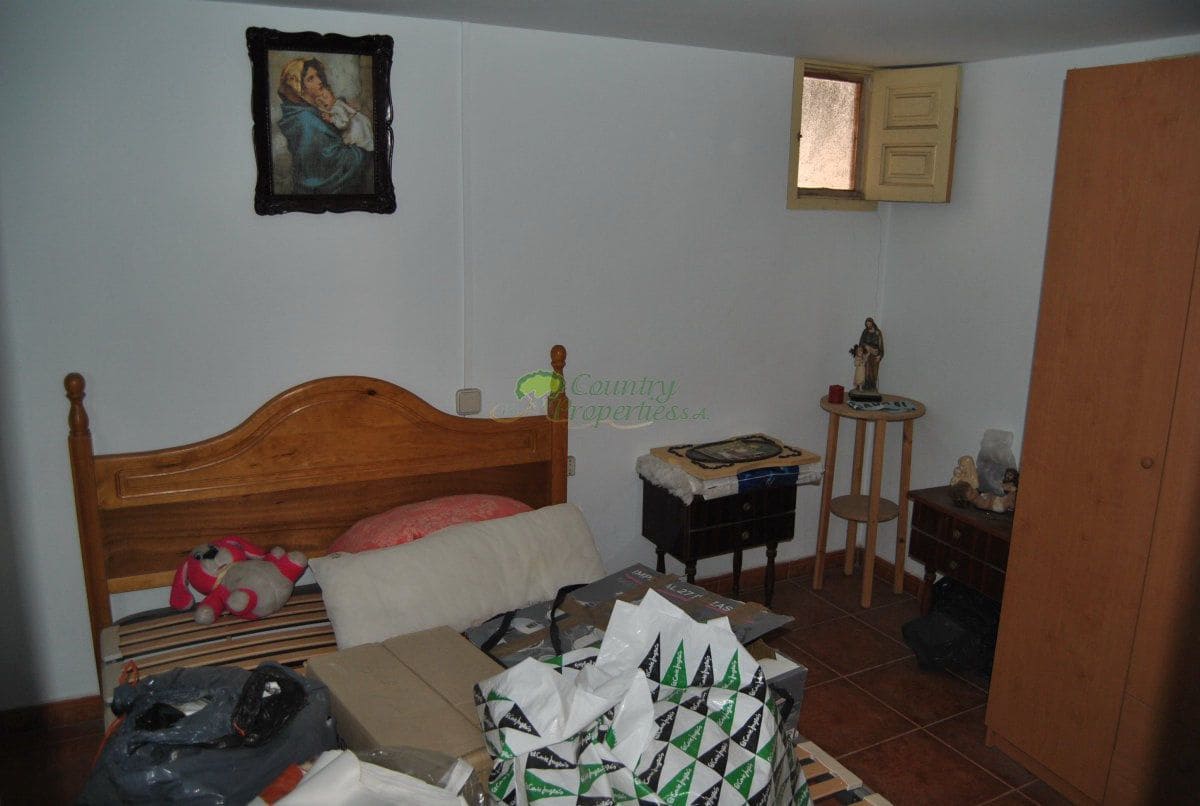 4 soveværelse Byhus til salg i Competa - € 99.000 (Ref: 8572138)