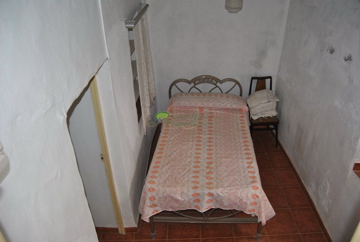 4 soveværelse Byhus til salg i Competa - € 99.000 (Ref: 8572138)