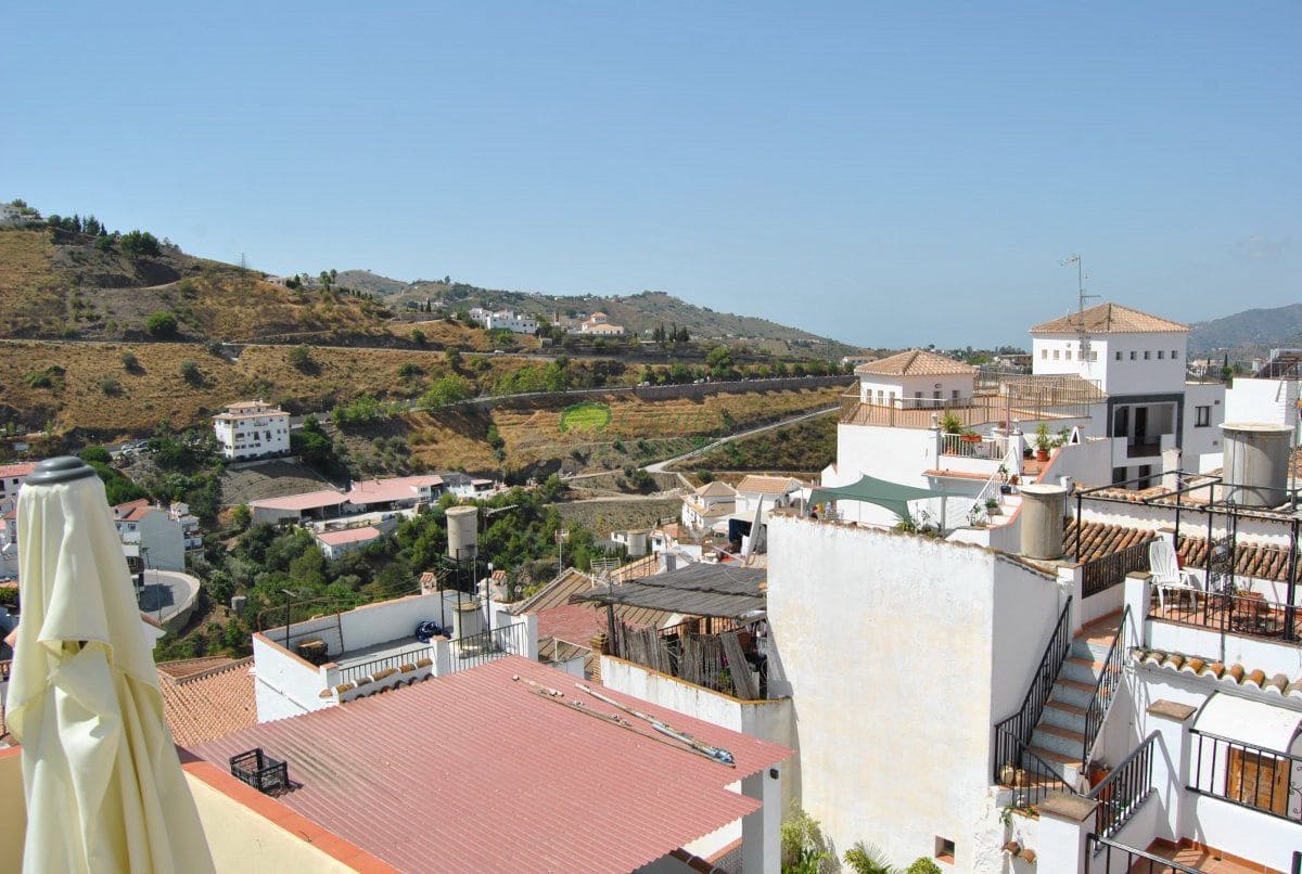 4 soveværelse Byhus til salg i Competa - € 99.000 (Ref: 8572138)