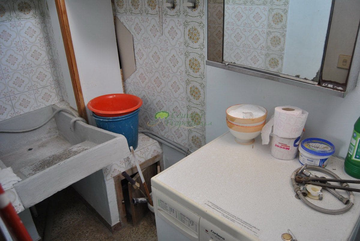 4 soveværelse Byhus til salg i Competa - € 99.000 (Ref: 8572138)