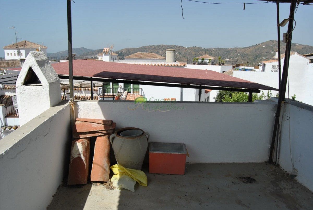 4 soveværelse Byhus til salg i Competa - € 99.000 (Ref: 8572138)