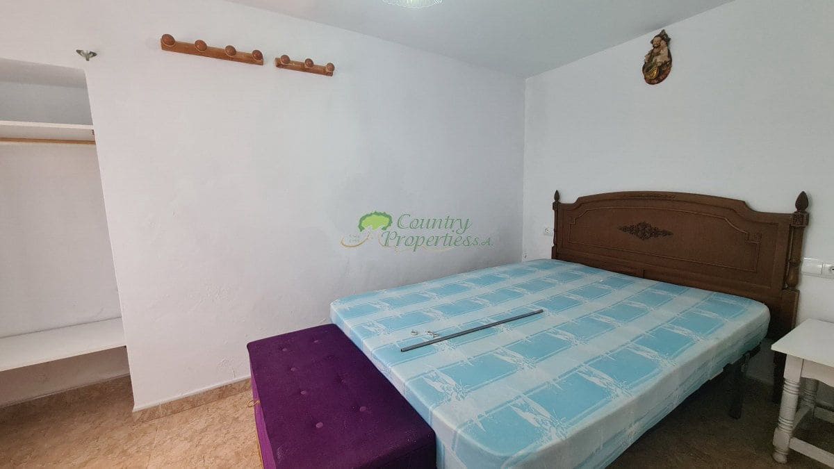 5 soveværelse Byhus til salg i Competa - € 155.000 (Ref: 8572139)