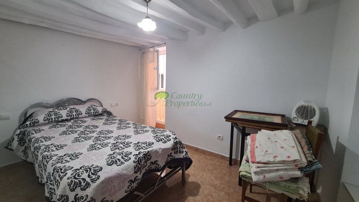 5 soveværelse Byhus til salg i Competa - € 155.000 (Ref: 8572139)