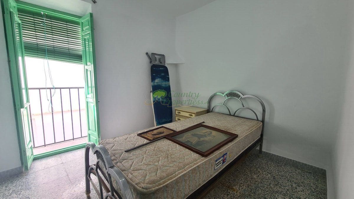 5 soveværelse Byhus til salg i Competa - € 155.000 (Ref: 8572139)