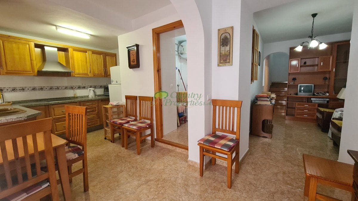 5 soveværelse Byhus til salg i Competa - € 155.000 (Ref: 8572139)