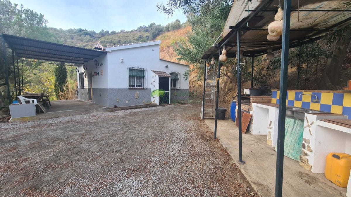 2 slaapkamer Finca/Landhuis te koop in Competa - € 170.000 (Ref: 8590315)
