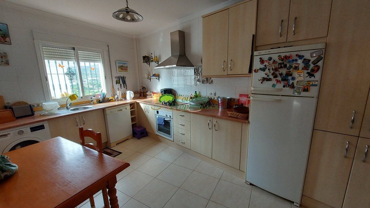 3 slaapkamer Villa te koop in Torrox met garage - € 425.000 (Ref: 8658245)