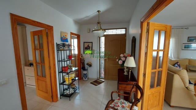 3 slaapkamer Villa te koop in Torrox met garage - € 425.000 (Ref: 8658245)