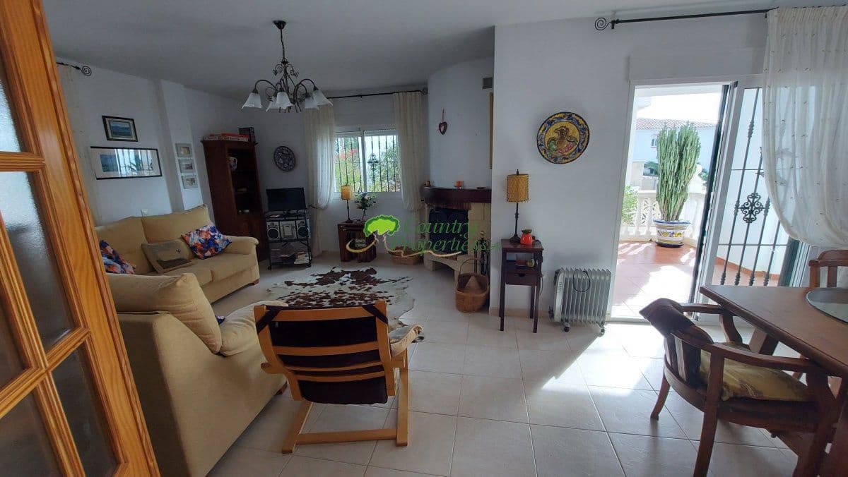 3 slaapkamer Villa te koop in Torrox met garage - € 425.000 (Ref: 8658245)