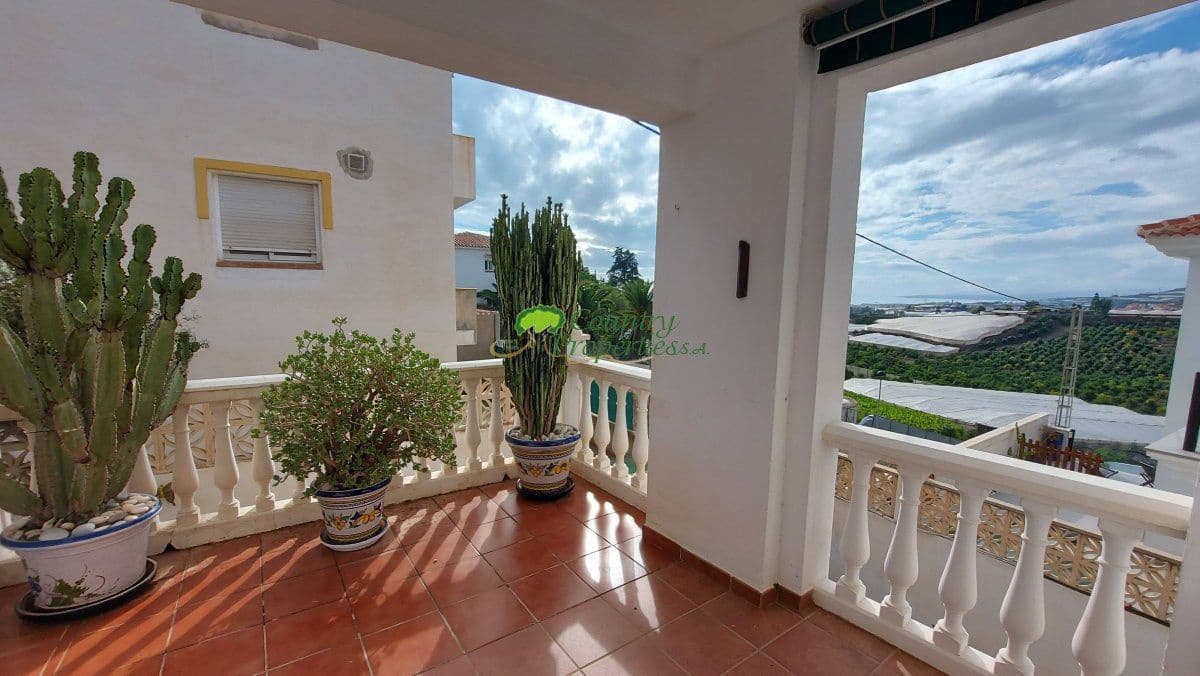 3 slaapkamer Villa te koop in Torrox met garage - € 425.000 (Ref: 8658245)