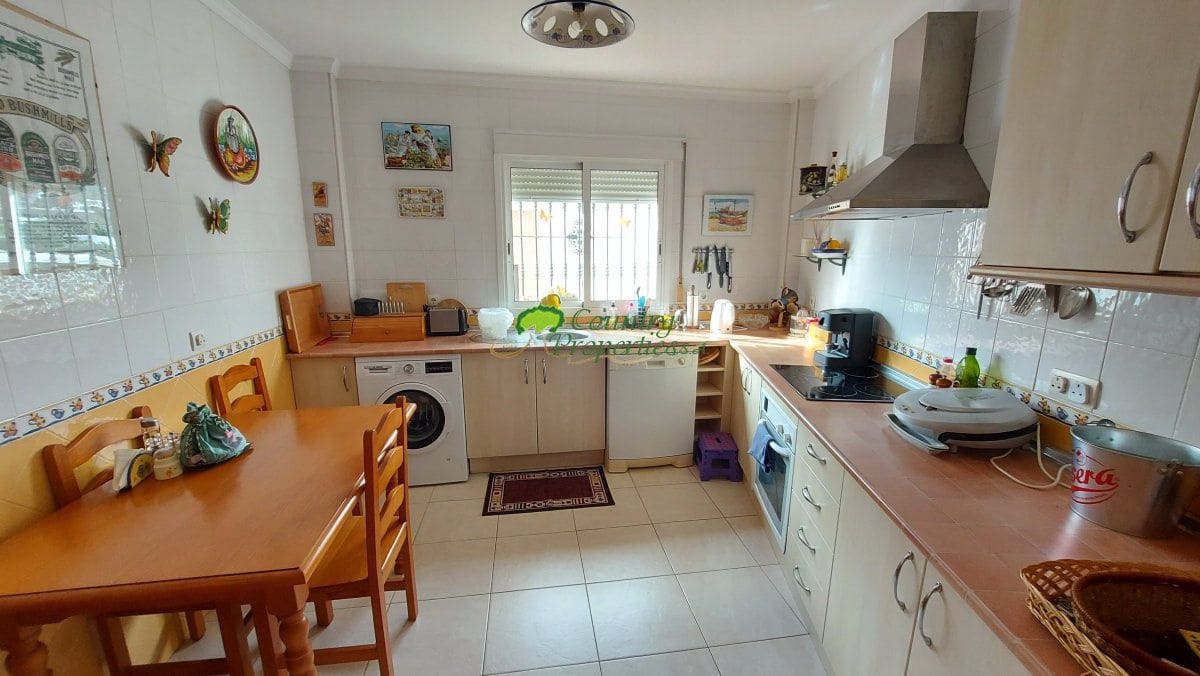 3 slaapkamer Villa te koop in Torrox met garage - € 425.000 (Ref: 8658245)