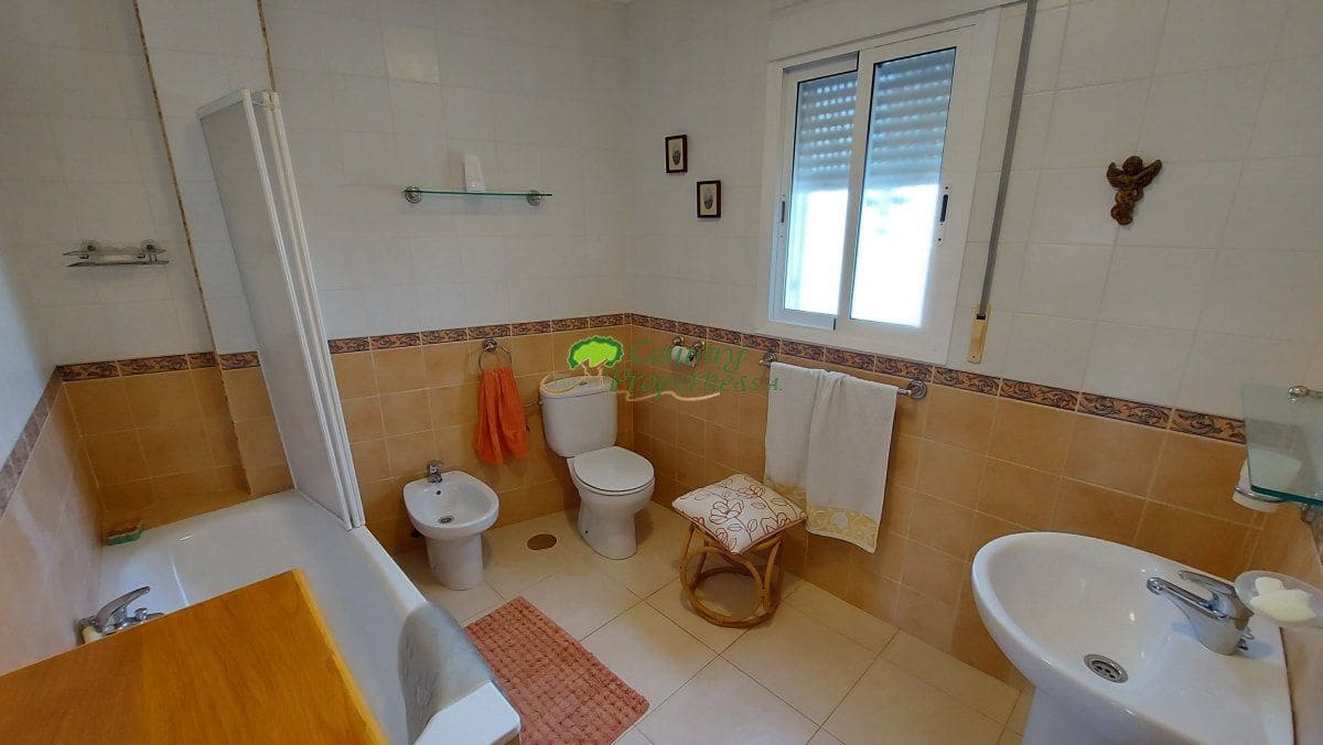 3 slaapkamer Villa te koop in Torrox met garage - € 425.000 (Ref: 8658245)