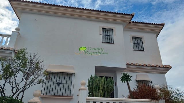 3 slaapkamer Villa te koop in Torrox met garage - € 425.000 (Ref: 8658245)