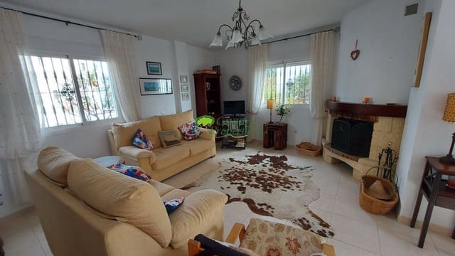 3 slaapkamer Villa te koop in Torrox met garage - € 425.000 (Ref: 8658245)