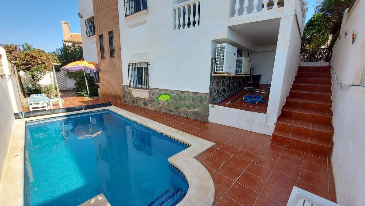 3 slaapkamer Villa te koop in Torrox met garage - € 425.000 (Ref: 8658245)
