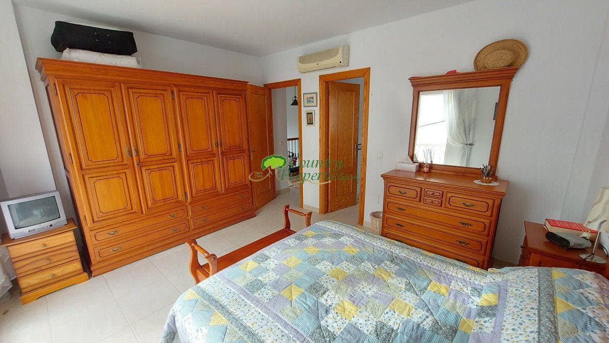 3 slaapkamer Villa te koop in Torrox met garage - € 425.000 (Ref: 8658245)