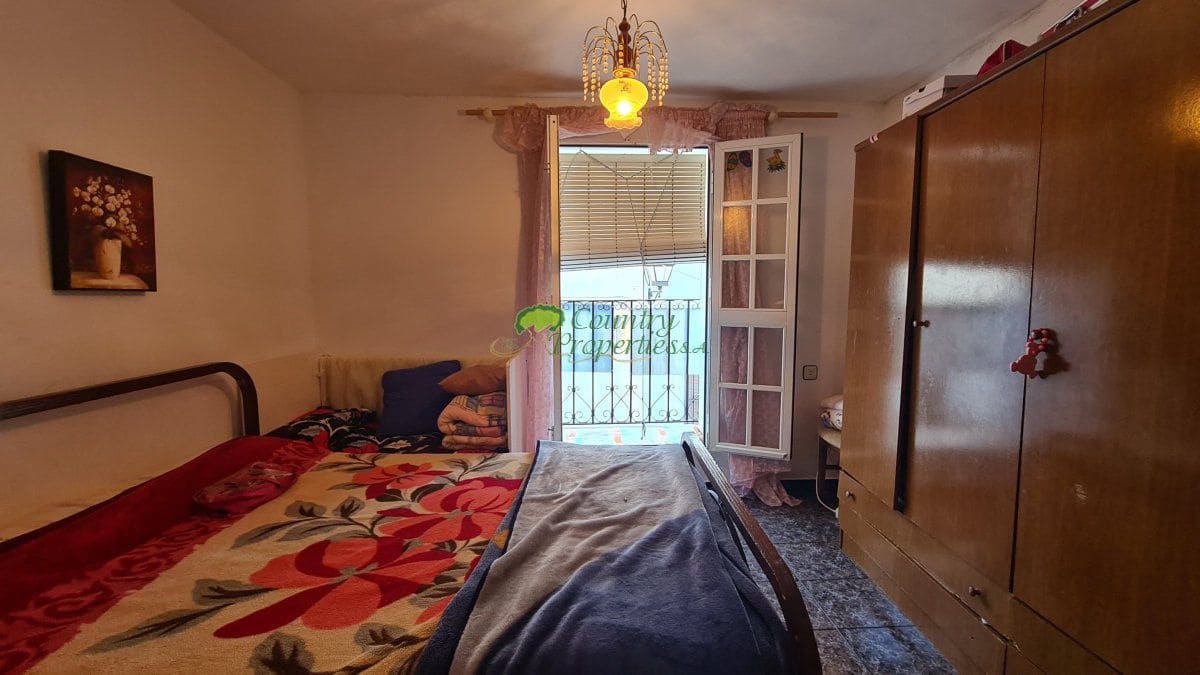 3 slaapkamer Huis te koop in Sayalonga - € 129.000 (Ref: 8697822)