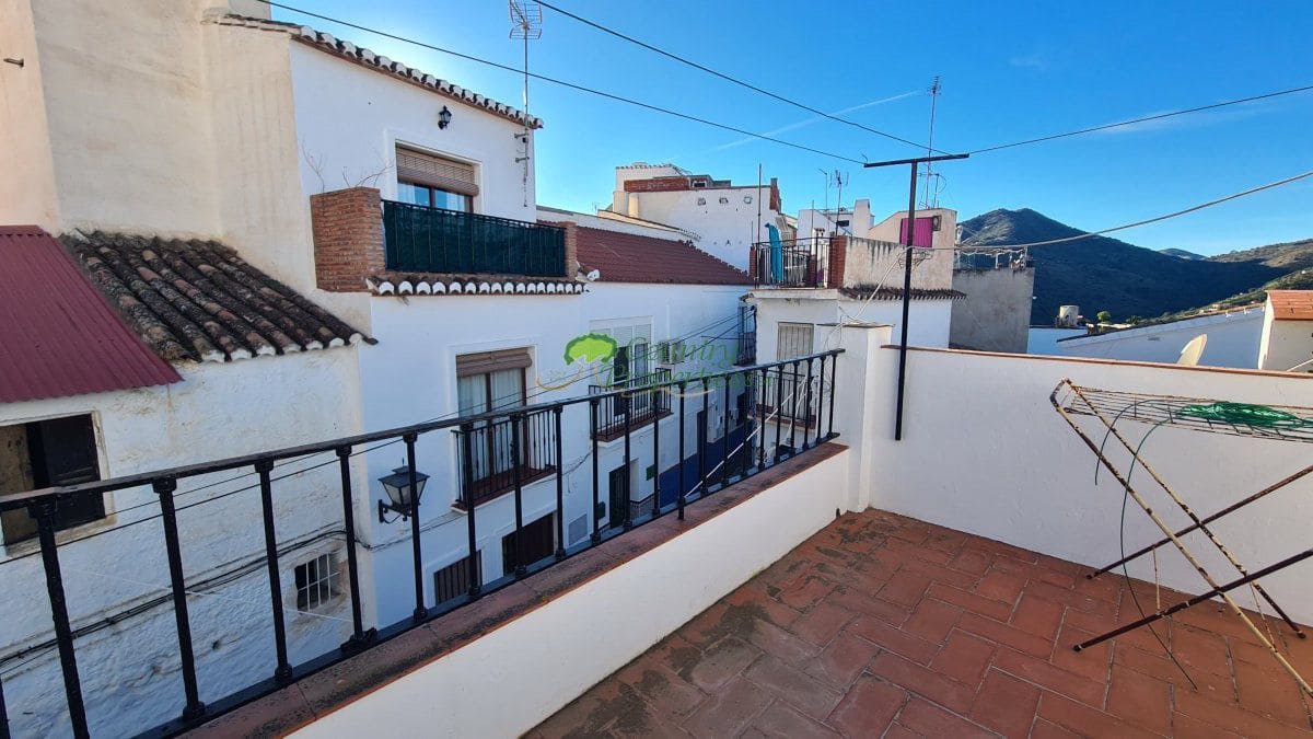 3 slaapkamer Huis te koop in Sayalonga - € 129.000 (Ref: 8697822)