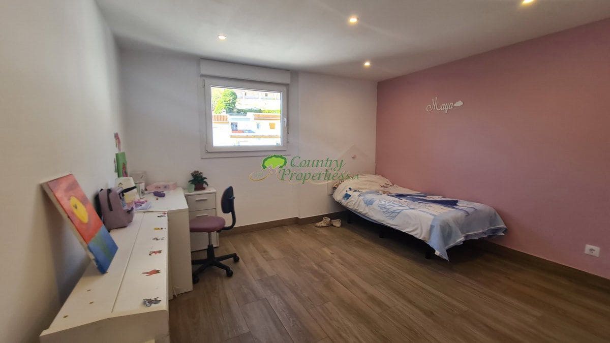 4 soveværelse Byhus til salg i Competa - € 445.000 (Ref: 8854573)