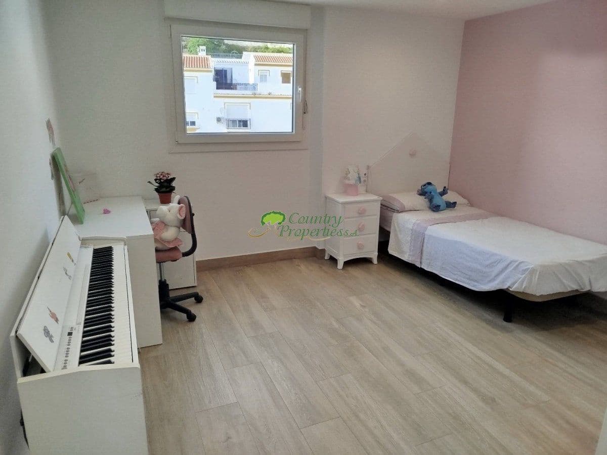 4 soveværelse Byhus til salg i Competa - € 445.000 (Ref: 8854573)