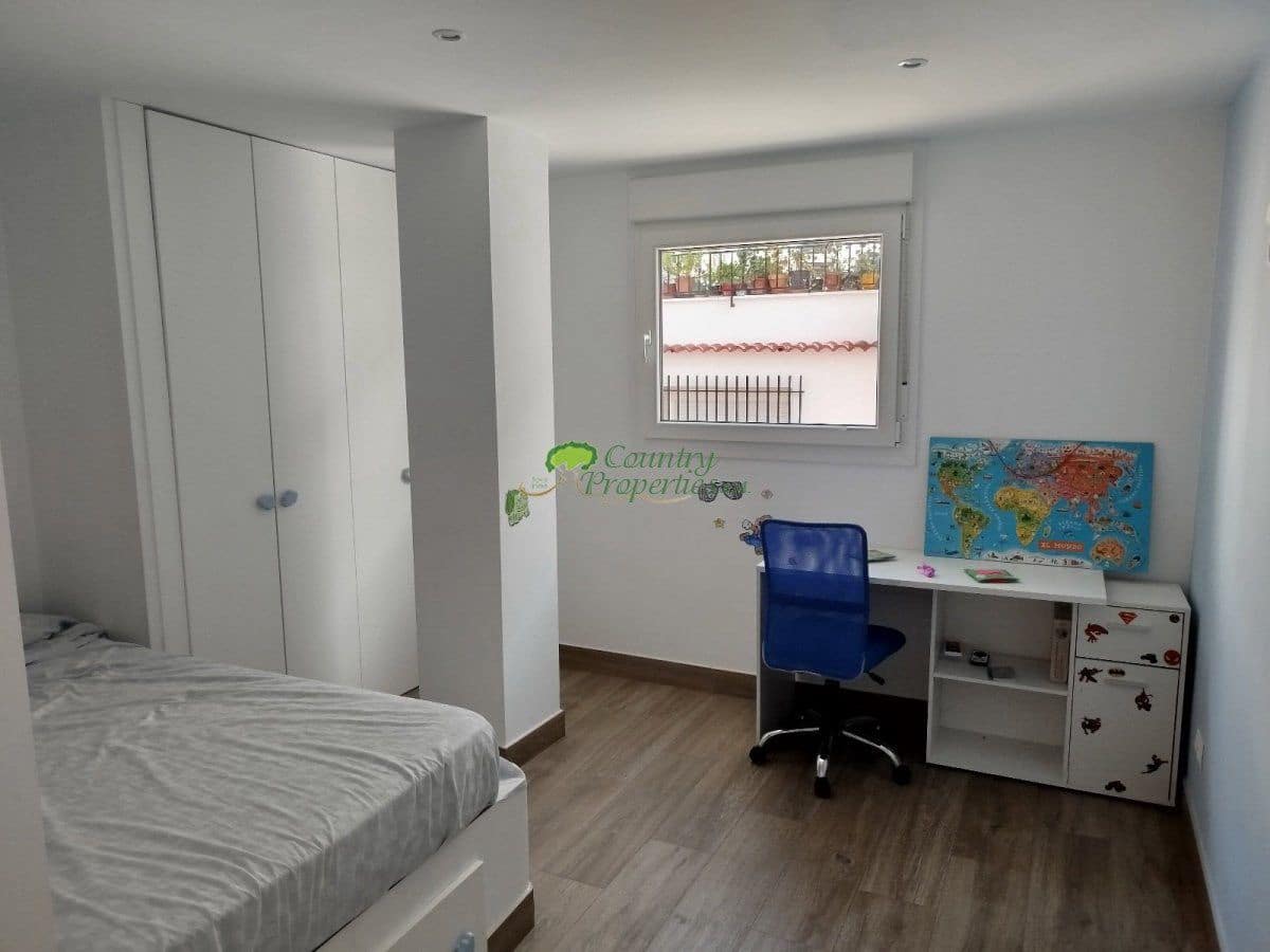 4 soveværelse Byhus til salg i Competa - € 445.000 (Ref: 8854573)