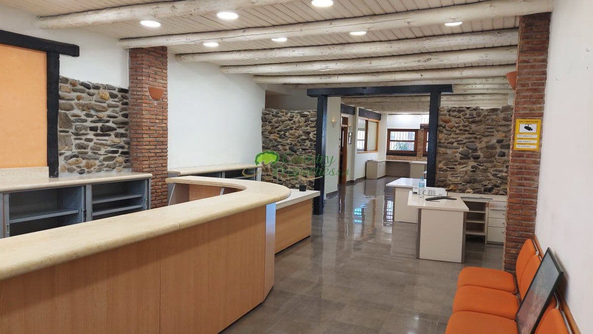 Commercieel te huur in Torrox - € 2.000 (Ref: 9018621)