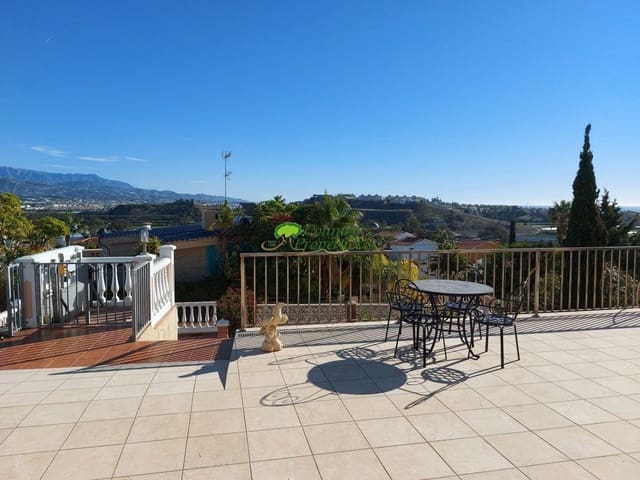 2 slaapkamer Villa te huur in Torre del Mar, Vélez-Málaga met garage - € 900 (Ref: 9257681)