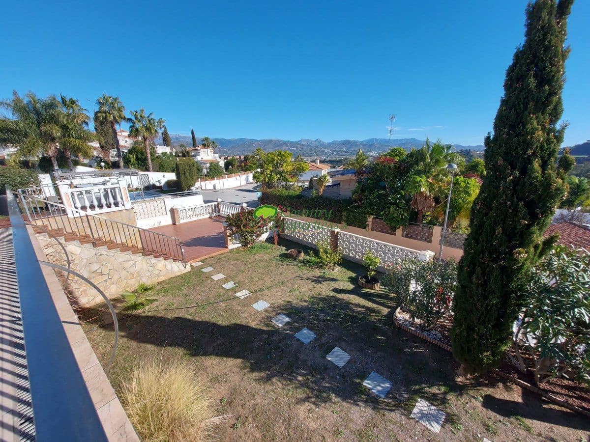 2 soveværelse Villa til leje i Torre del Mar med garage - € 900 (Ref: 9257681)