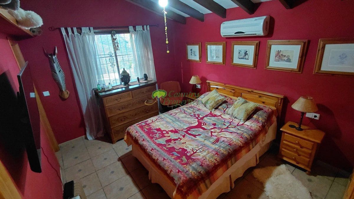 4 soverom Finca/Herregård til salgs i Canillas de Albaida med garasje - € 359 000 (Ref: 9285671)