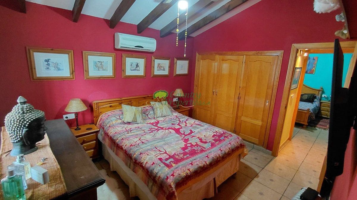 4 soverom Finca/Herregård til salgs i Canillas de Albaida med garasje - € 359 000 (Ref: 9285671)