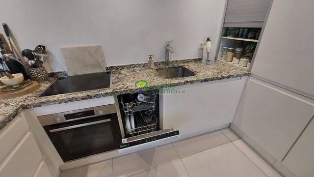 Casa de 3 habitaciones en Torrox en venta - 279.000 € (Ref: 9305218)