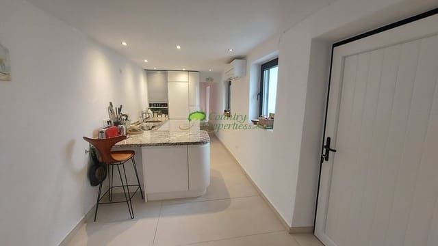 Casa de 3 habitaciones en Torrox en venta - 279.000 € (Ref: 9305218)