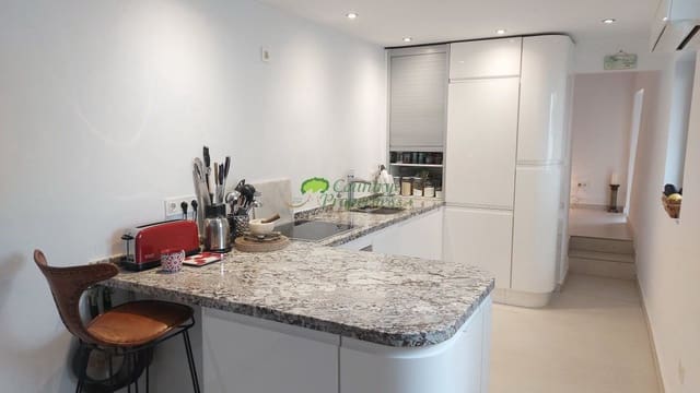 Casa de 3 habitaciones en Torrox en venta - 279.000 € (Ref: 9305218)