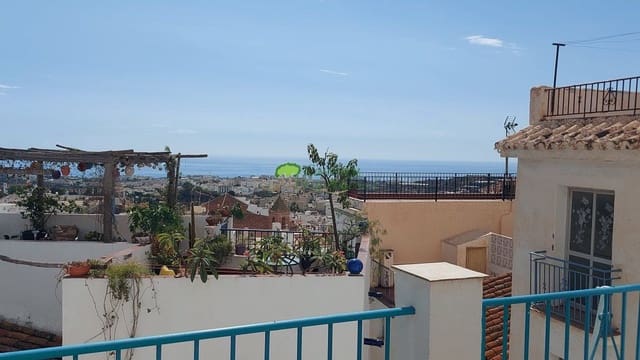 Casa de 3 habitaciones en Torrox en venta - 279.000 € (Ref: 9305218)