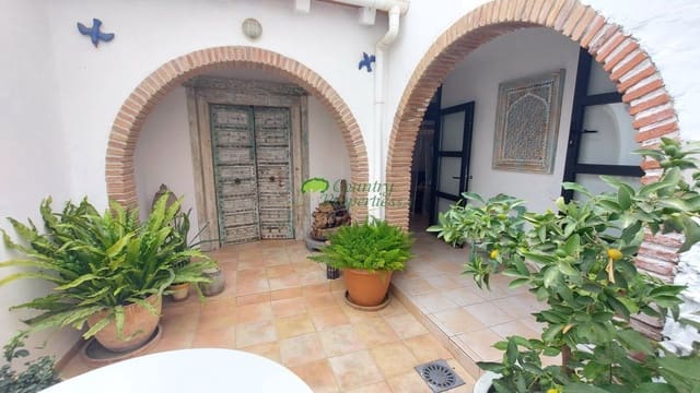 Casa de 3 habitaciones en Torrox en venta - 279.000 € (Ref: 9305218)