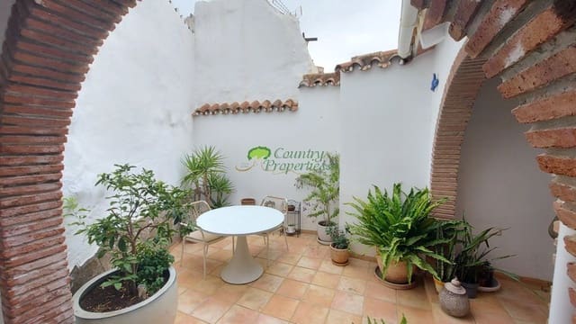 Casa de 3 habitaciones en Torrox en venta - 279.000 € (Ref: 9305218)