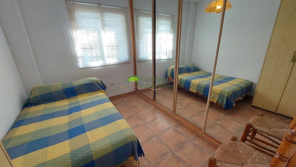 5 sypialnia Finka/Dom wiejski na sprzedaż w Torrox - 450 000 € (Ref: 9326863)