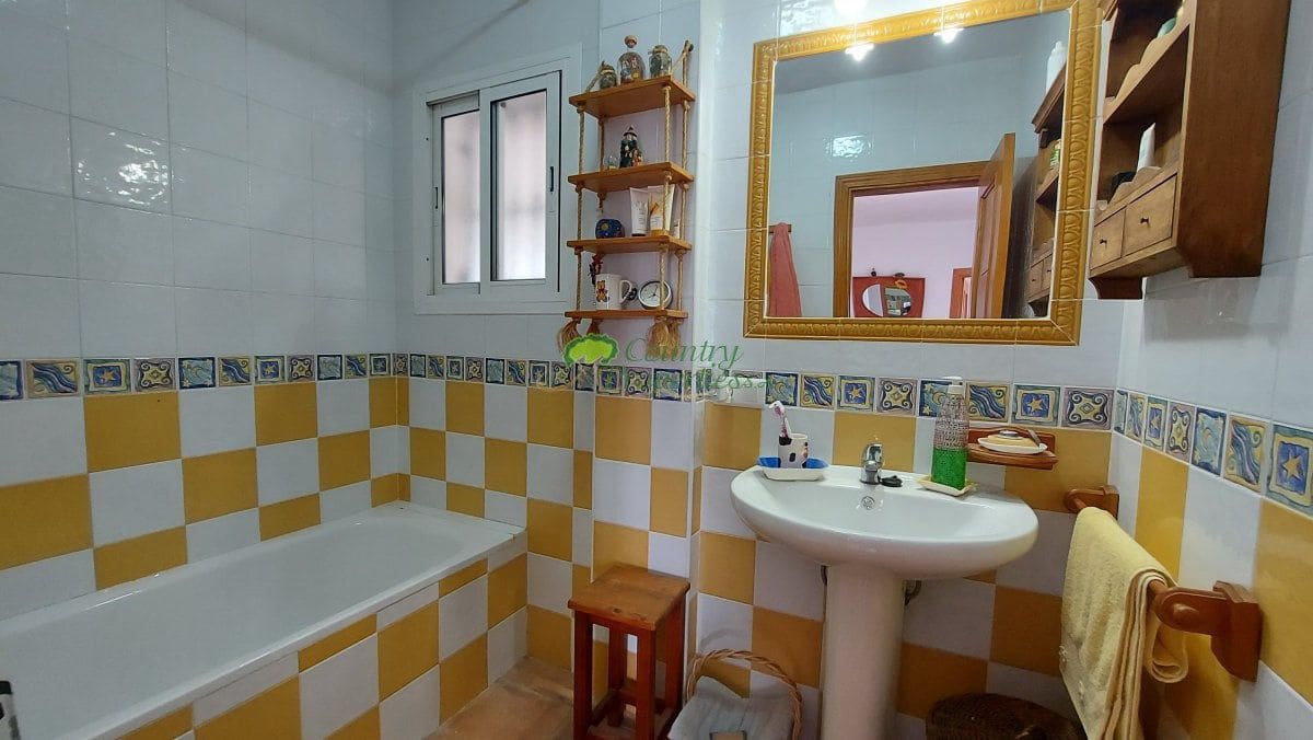 5 sypialnia Finka/Dom wiejski na sprzedaż w Torrox - 450 000 € (Ref: 9326863)