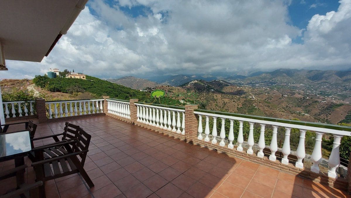 5 sypialnia Finka/Dom wiejski na sprzedaż w Torrox - 450 000 € (Ref: 9326863)