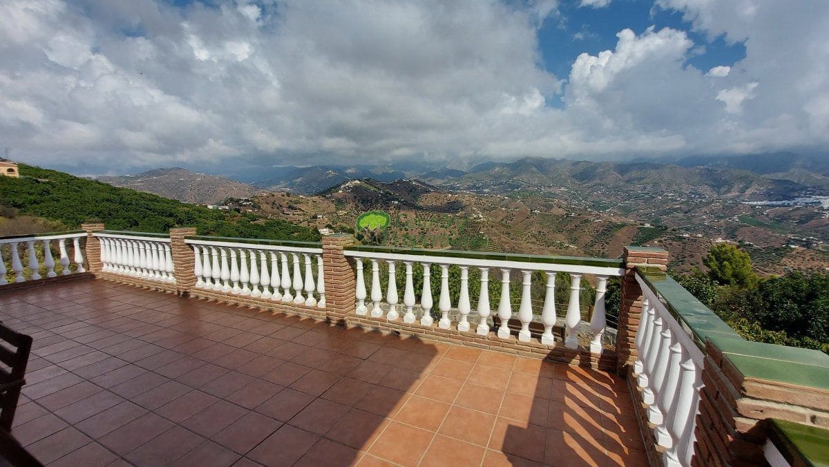 5 sypialnia Finka/Dom wiejski na sprzedaż w Torrox - 450 000 € (Ref: 9326863)