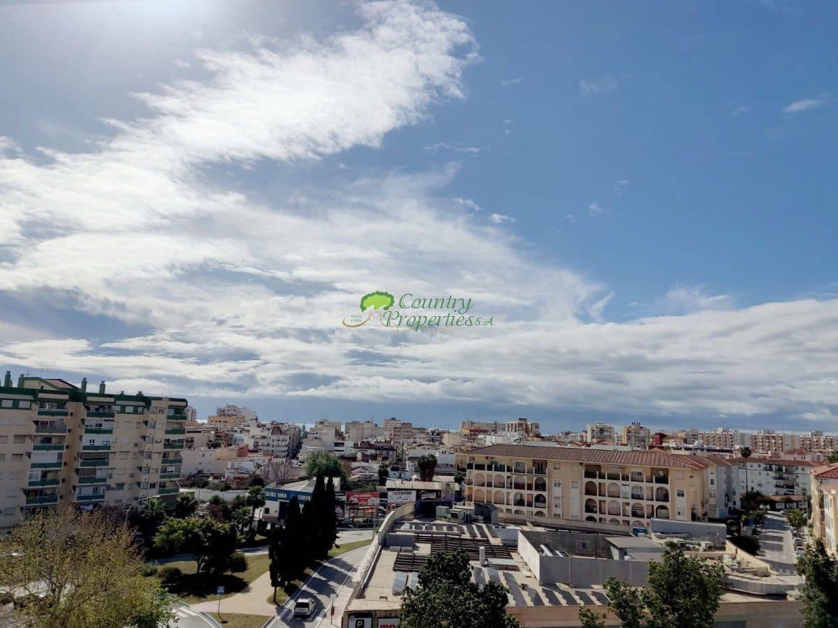 4 Zimmer Apartment zu verkaufen in Torre del Mar mit Garage - 425.000 € (Ref: 9368879)
