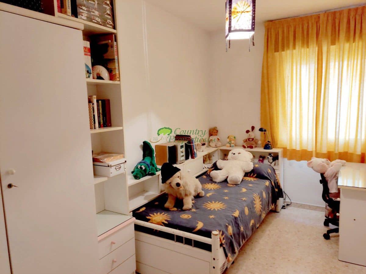 4 Zimmer Apartment zu verkaufen in Torre del Mar mit Garage - 425.000 € (Ref: 9368879)