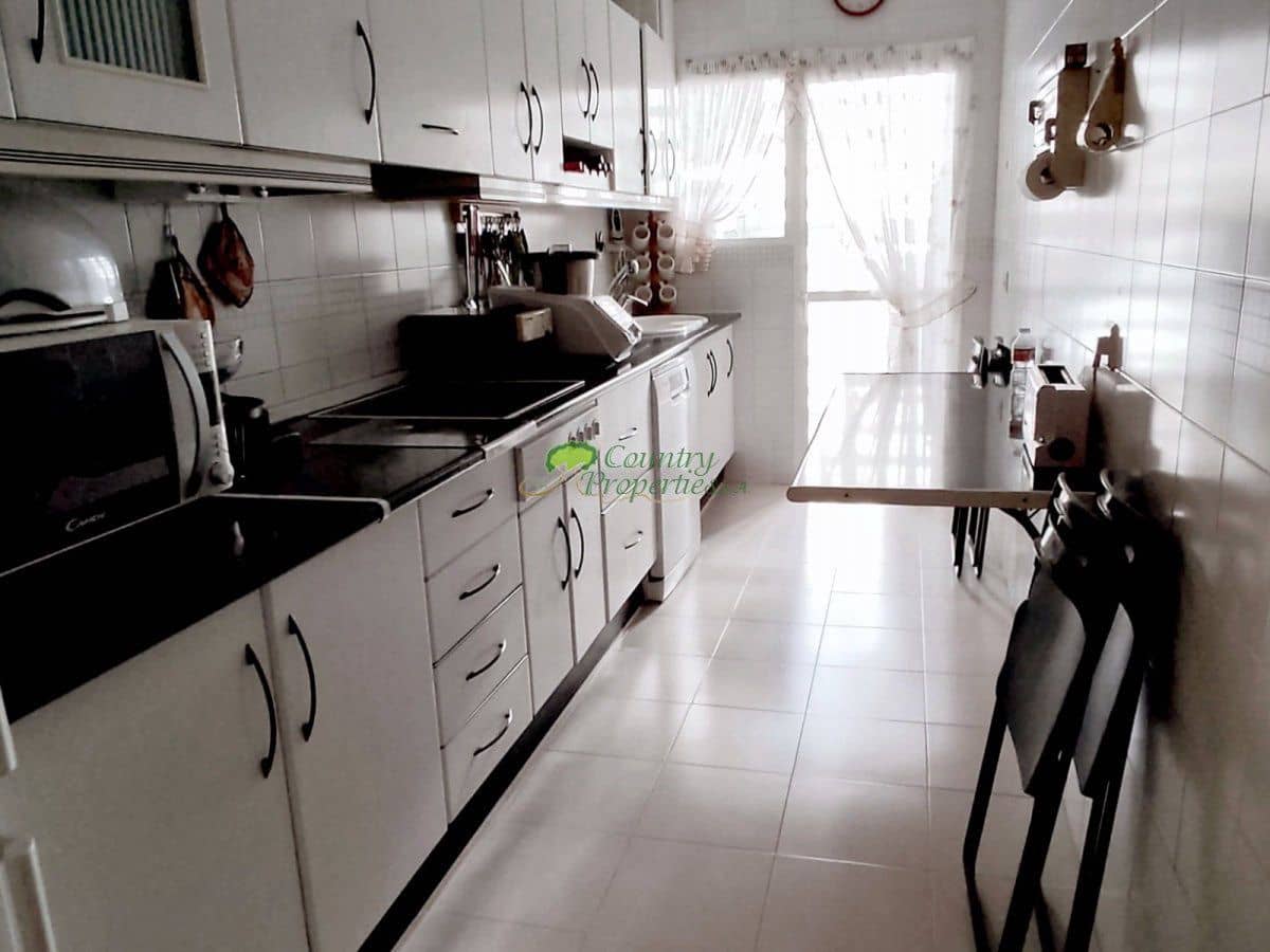 4 Zimmer Apartment zu verkaufen in Torre del Mar mit Garage - 425.000 € (Ref: 9368879)