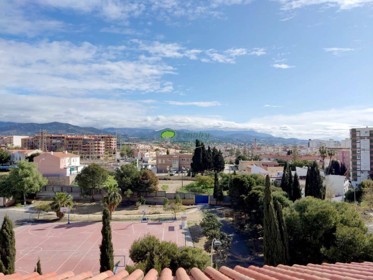 4 Zimmer Apartment zu verkaufen in Torre del Mar mit Garage - 425.000 € (Ref: 9368879)