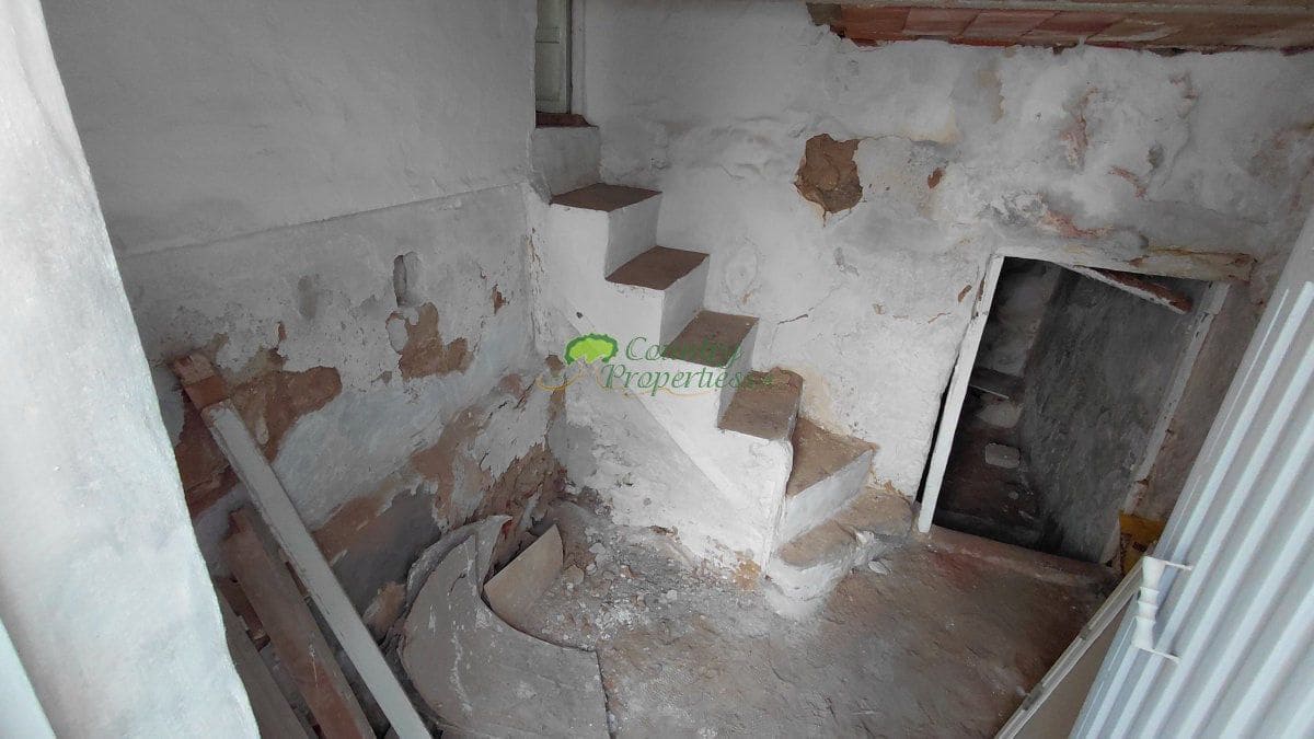 4 bedroom Townhouse for sale in Competa - € 194,000 (Ref: 9375529)