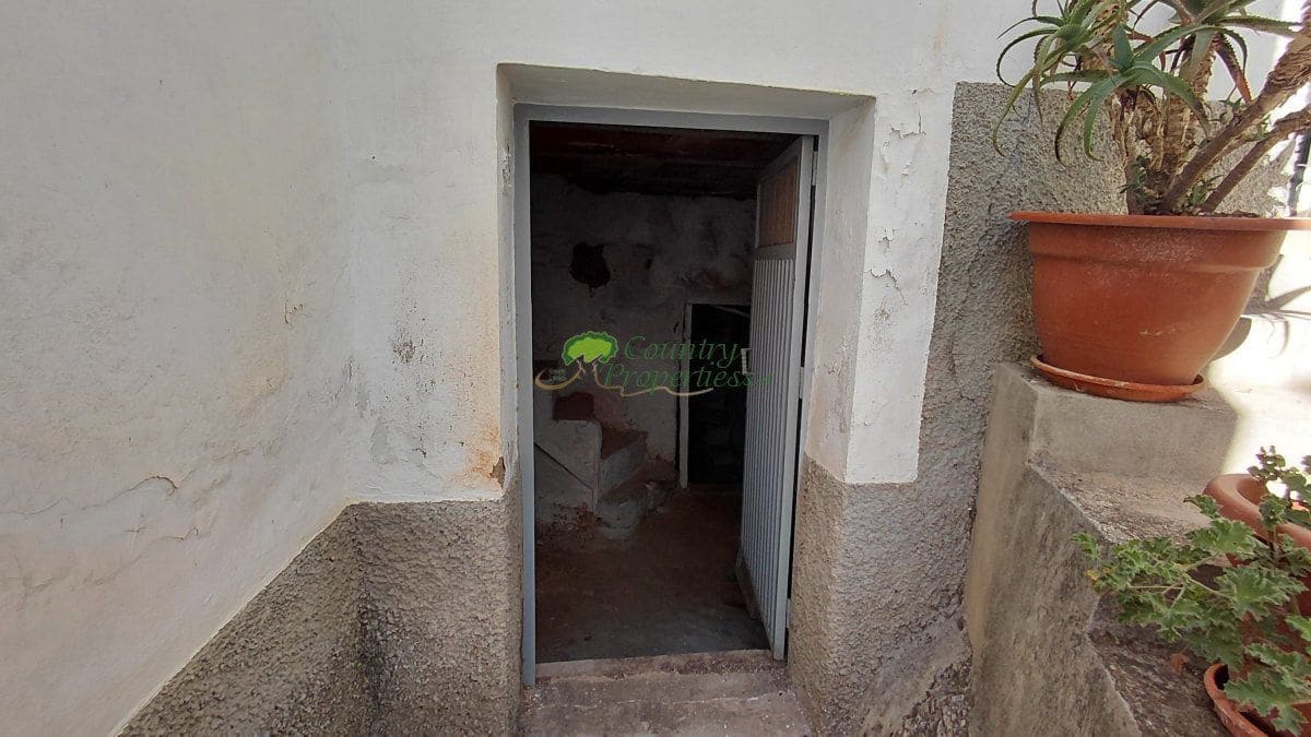 4 bedroom Townhouse for sale in Competa - € 194,000 (Ref: 9375529)